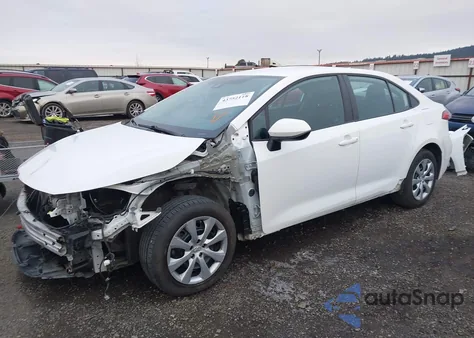 2021 Toyota Corolla Le z USA, uszkodzony, nr VIN 5YFEPMAE4MP210096